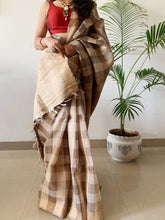 Load image into Gallery viewer, Handloom fletcher Silk Saree .The grey saree has check details on it and comes with a matching blouse piece.