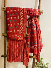 Load image into Gallery viewer, Red Maheshwari Silk Kurta Set