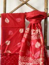Load image into Gallery viewer, Red kurta is paired with matching bottom and dupatta. The kurta set has delicate block print details on it.