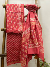 Load image into Gallery viewer, Coral Red Maheshwari Silk Kurta-set