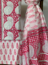 Load image into Gallery viewer, Pink Block Printed Kurta Set