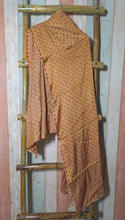 Load image into Gallery viewer, Dual color Bandhani dupatta with brown on red. Tie-dye brown bandhej dupatta
