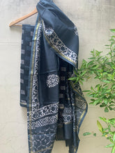 Load image into Gallery viewer, Maheshwari Silk Kurta Set with dupatta in Dark blue