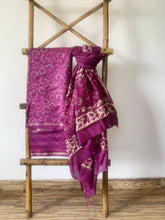 Load image into Gallery viewer, Beautiful Maheshwari silk kurta set comes with a matching bottom and a dupatta. The silk kurta has block print details on it. 
