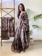 Load image into Gallery viewer, Lightweight Maheshwari Silk Saree with block print details on it. 
