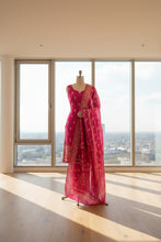 Load image into Gallery viewer, Magenta/Pink Maheshwari Silk Kurta Set
