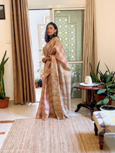 Load image into Gallery viewer, Pink Fletcher Silk Saree paired with contrasting green silk blouse..
