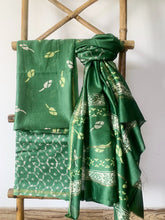 Load image into Gallery viewer, Maheshwari Silk Kurta Set in Vibrant Green
