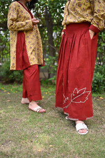Load image into Gallery viewer, Vibrant Red (Begar) natural dye pleated cotton skirt
