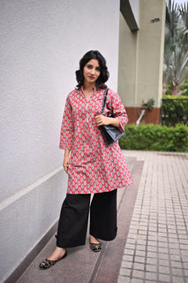 Load image into Gallery viewer, Red floral hand-block cotton kurta set
