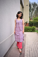 Load image into Gallery viewer, Lilac pink floral hand-block kurta set
