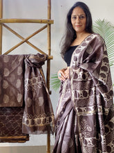 Load image into Gallery viewer, Lightweight Maheshwari Silk Saree with block print details on it. 
