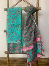 Load image into Gallery viewer, Multi color Cotton Block Printed Kurta Set
