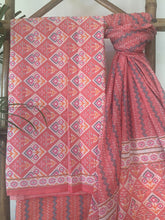 Load image into Gallery viewer, Peach Cotton block print kurta set with dupatta
