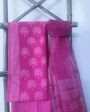 Load image into Gallery viewer, Handblock printed Bubblegum pink Kurta set
