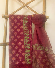 Load image into Gallery viewer, Maroon handblock printed kurta set
