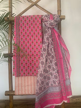 Load image into Gallery viewer, Pink cotton hand-block printed kurta set with pink dupatta
