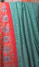 Load image into Gallery viewer, Floral print kurta paired with geometric print dupatta 
