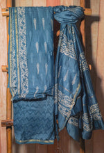 Load image into Gallery viewer, Handblock printed teal Maheshwari kurta set with dupatta
