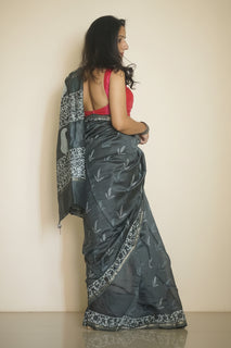 Load image into Gallery viewer, Block Printed Grey Maheshwari Silk Sari comes with a blouse piece
