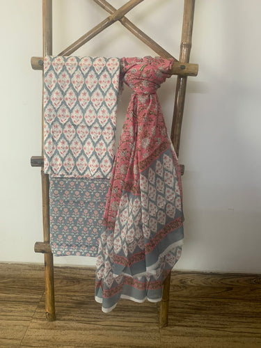 Cotton block printed grey kurta and bottom with floral print on it is paired with a lightweight cotton block printed pink dupatta. 